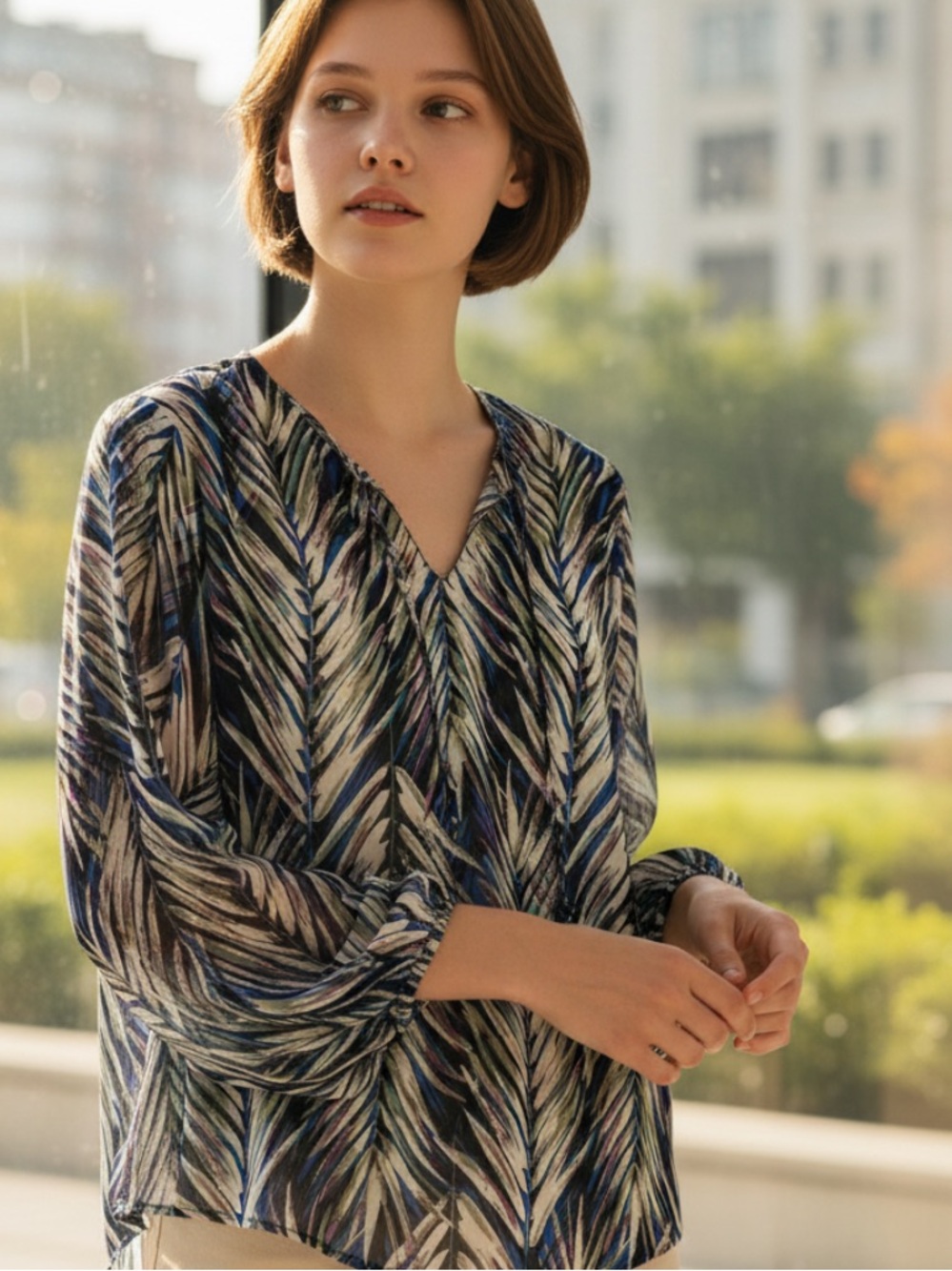 Banana Republic Blue Multi Leaf-Print V-Neck Blouse